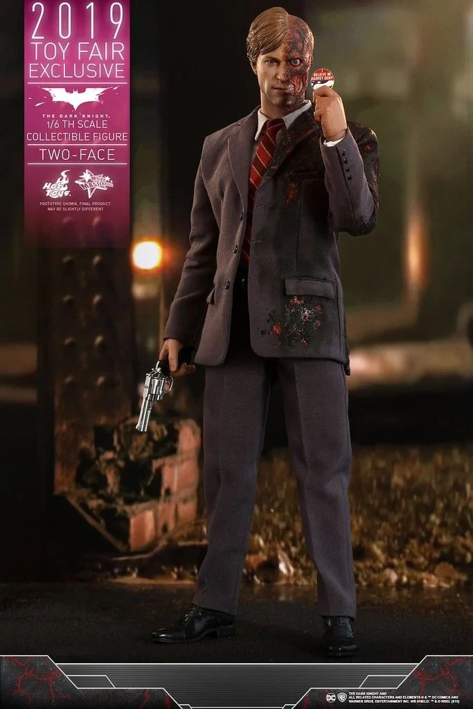 Hot Toys MMS546 Batman The Dark Knight Two Face Harvey Dent 1/6
