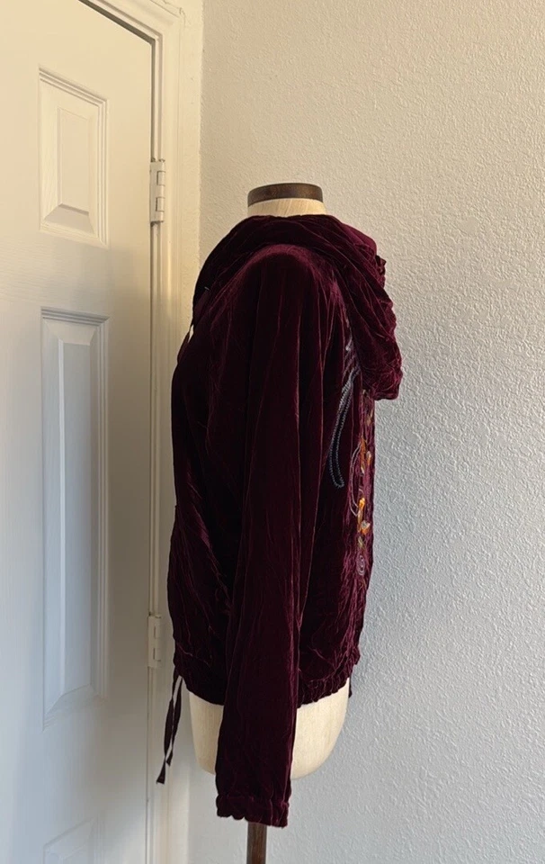 Sudadera con Capucha Paparazzi Terciopelo Floral Bordada Talla L Usada Y2k Whimsigoth Foto 2 de 4