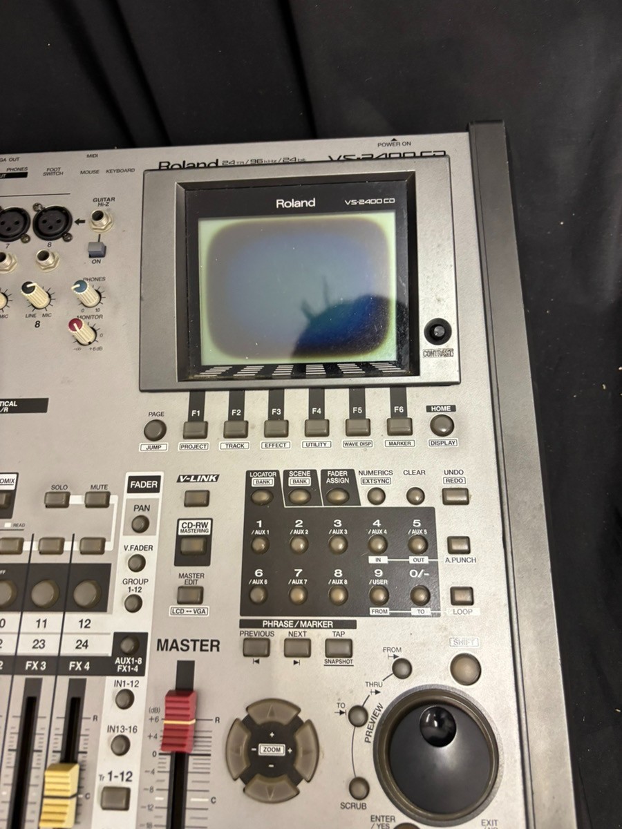 配信機器・PA機器・レコーディング機器 Roland VS-2400CD 配信機器・PA機器・レコーディング機器 Roland VS-2400CD Roland