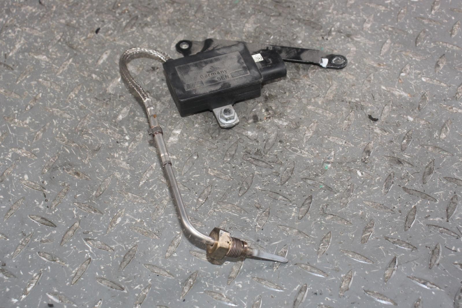 13-18 Flying Spur Electronic Motor Engine Right RH Exhaust Temp Sensor OEM WTY