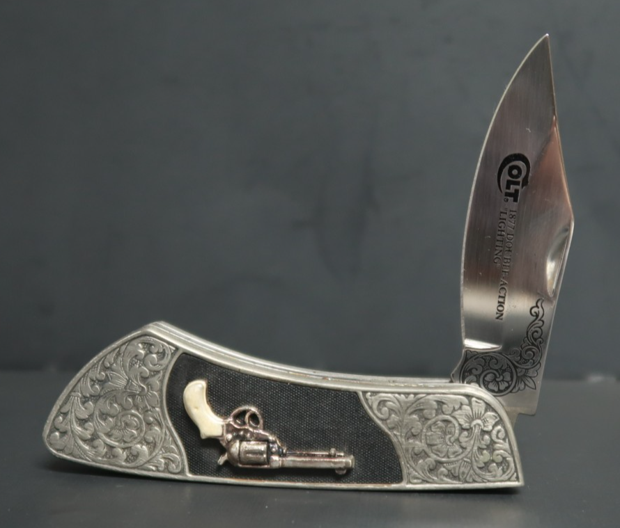 l*e様 フランクリンミント　ミニチュア切手100枚　スターリングシルバー製　9 1877 Double Action Lighting Colt Franklin Mint Collector Pocket