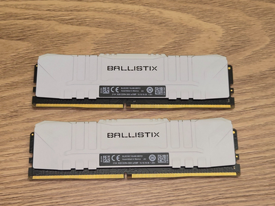 Crucial Ballistix 16GB (2x8GB) DDR4-3600 CL16 - White BL8G36C16U4W
