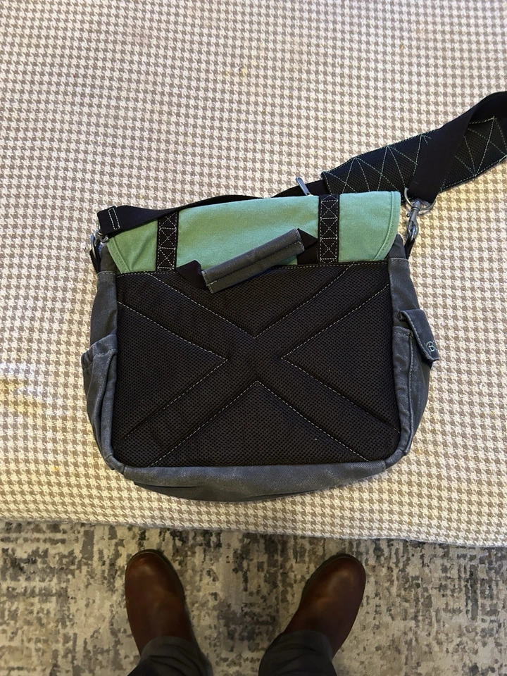 Microsoft Xbox 360 Padded Console Case Travel Tote for Laptop Shoulder Bag - Image 2 of 4