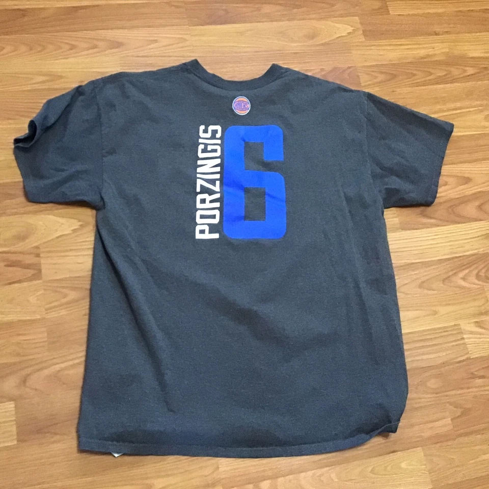 Camiseta Kristaps Porzingis New York Knicks NBA Hombres XL Baloncesto Majestuosa Negra Foto 4 de 4