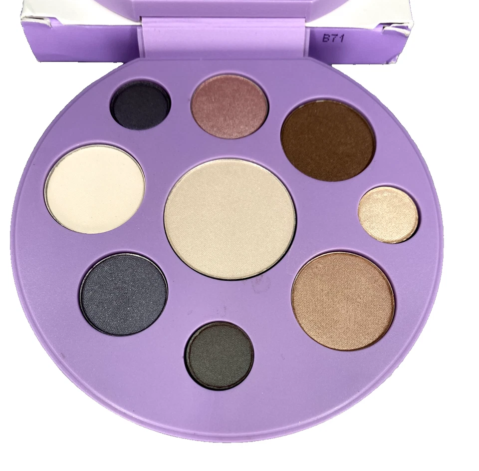 Clinique Indulge In Color All About Shadow Eyeshadow Palette Limited Edition NIB - Image 3 of 4