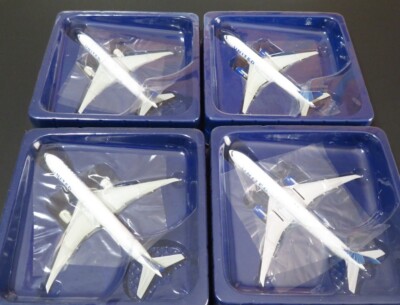 Four Pack Set. Gemini Jets United Airlines B777. 1:400 Scale. Rare