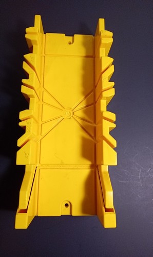 Stanley 12" Plastic Miter Box with 14" Stanley Miter Saw - Picture 3 of 12