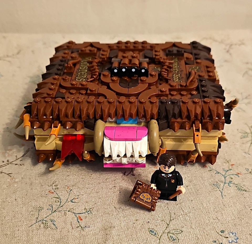 LEGO Harry Potter 76449 Chomping Monster Book of Monsters, photo 1 of 5