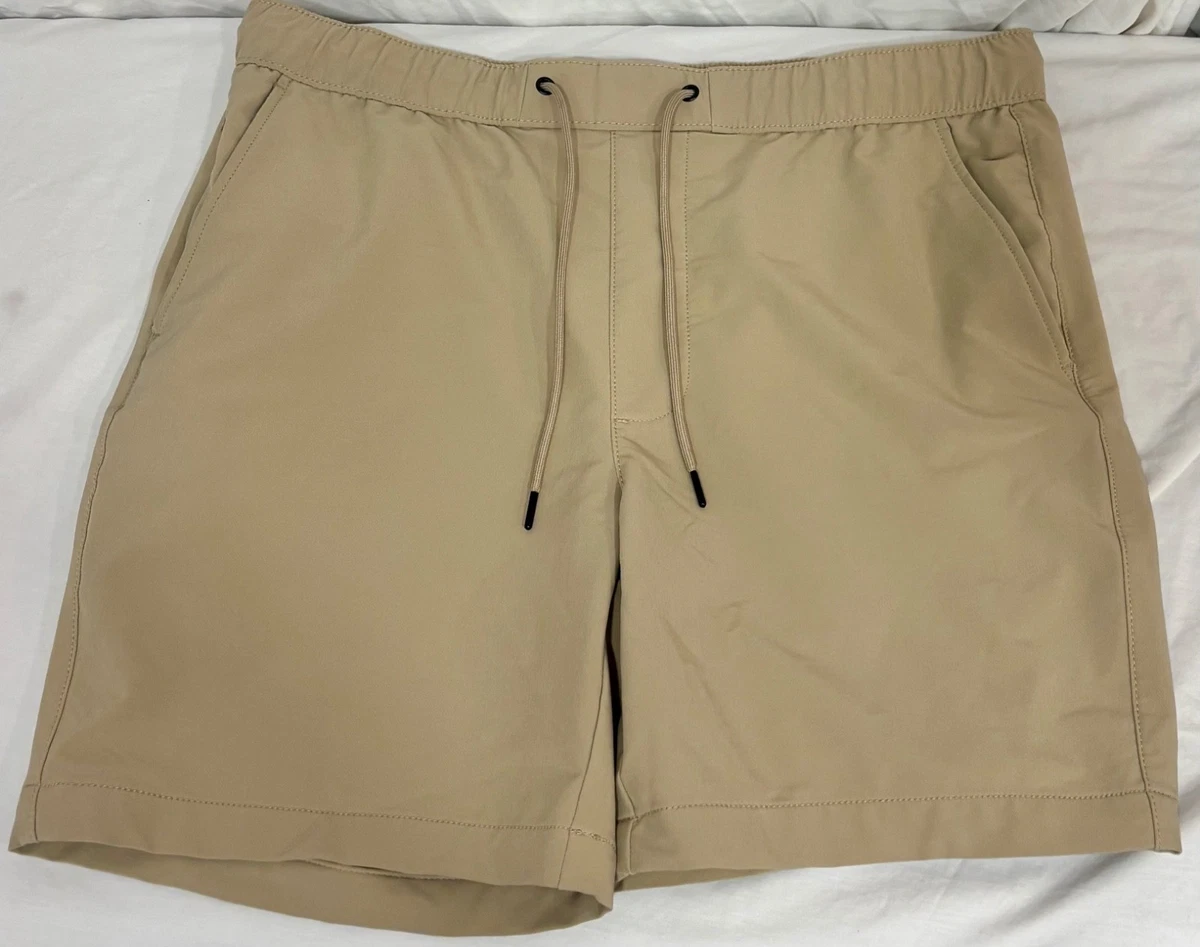Short tilleul multi-poches homme