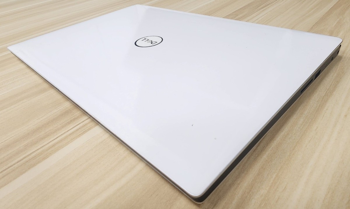 DeLL XPS 15 / Core i7 CPU / Nvidia GPU / 2TB SSD / 32GB Ram