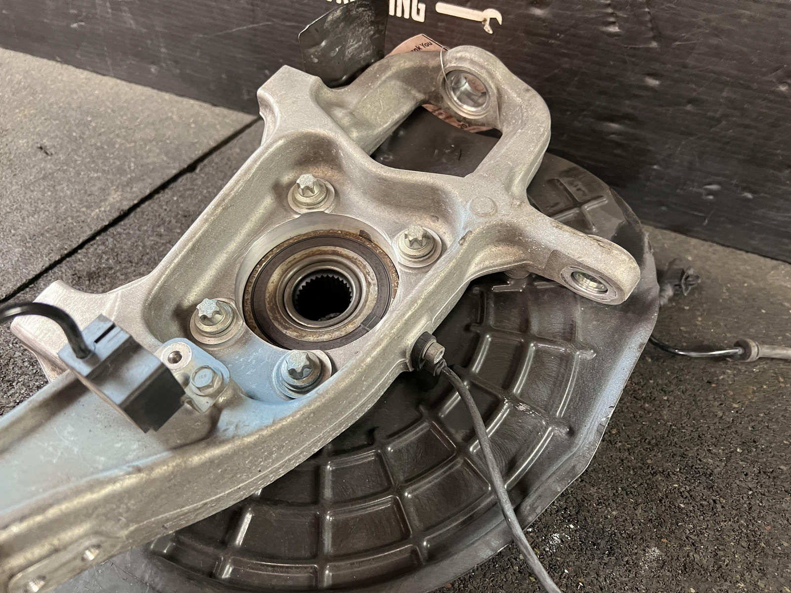 14-20 MASERATI GHIBLI FRONT LEFT SPINDLE STEERING KNUCKLE W/ HUB GRANDSPORT SQ4