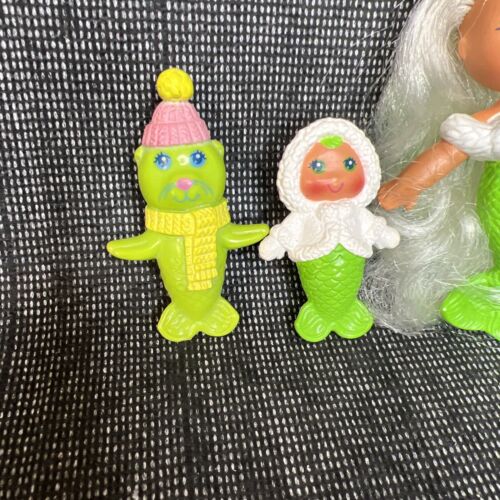 Sea Wees Icy Gals Breezy Baby Rory Schnurrhaare Walross Meerjungfrau Kenner 1983 - Bild 2 von 6