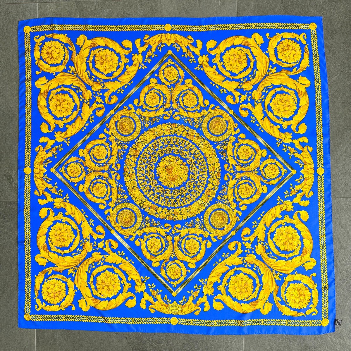 Gianni Versace ATELIER スカーフ 90-s Vintage Gianni Versace Atelier Barocco Scarf Silk with