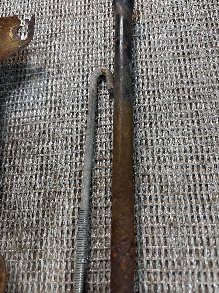 lincoln town car battery tray assembly 1997  - Image 3 of 4