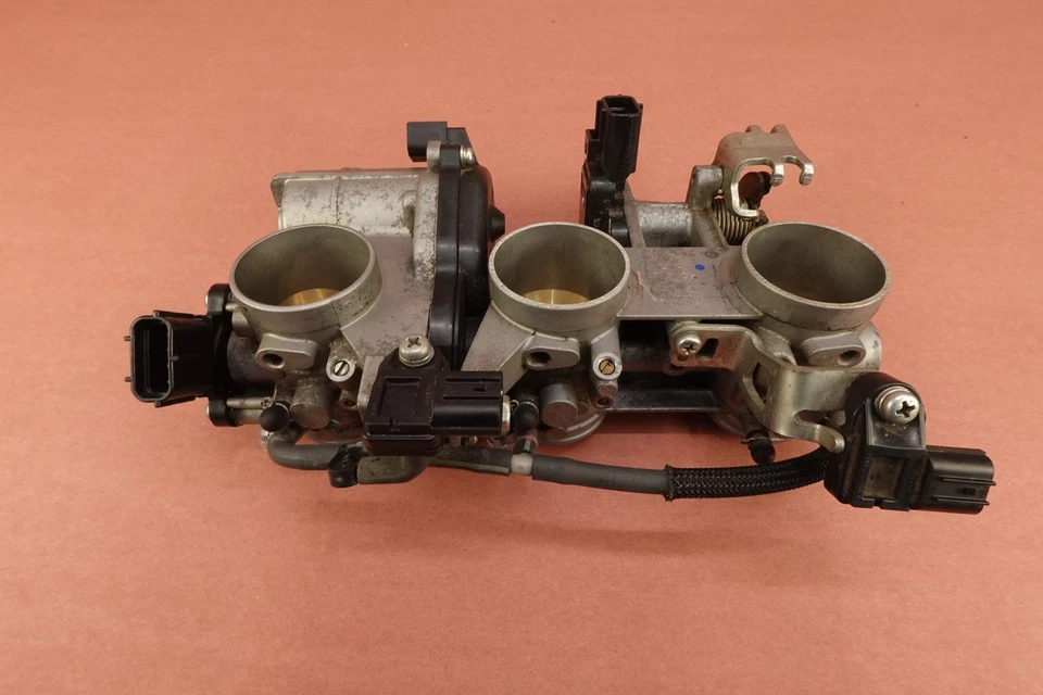 Yamaha FJ09 FJ 09 2015 15-16 inyectores de combustible principales/cuerpos del acelerador Foto 3 de 4