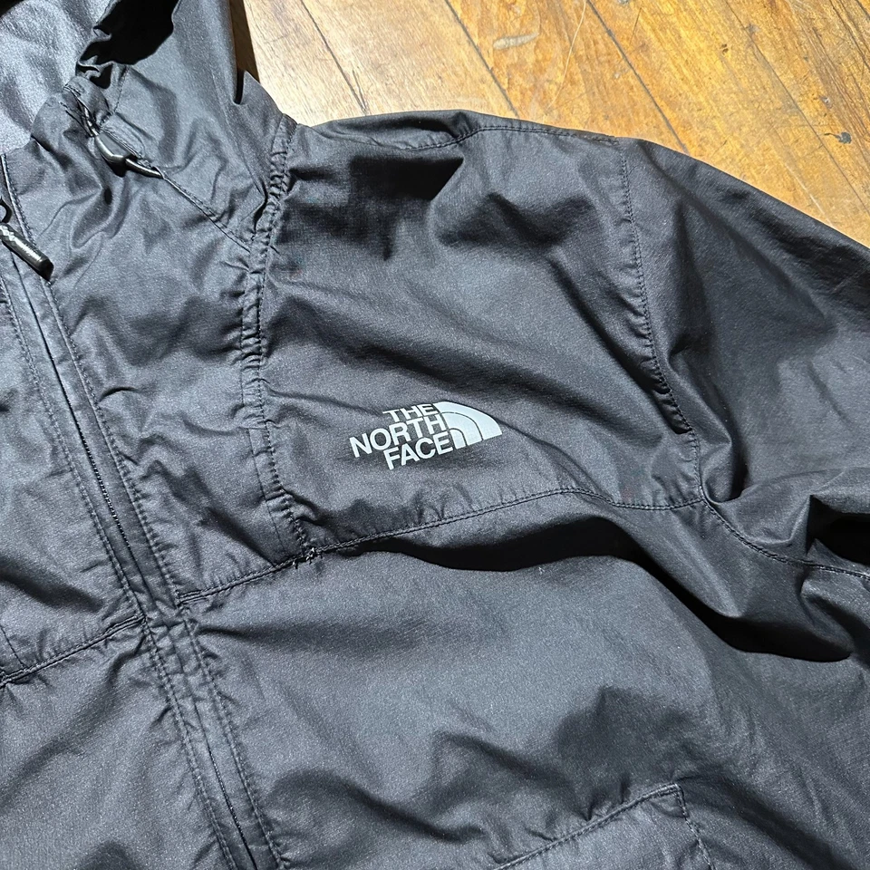 Chaqueta de Lluvia The North Face Para Hombre Grande Negra Bolsillo Frontal Con Capucha Cuarto Cremallera Foto 3 de 4