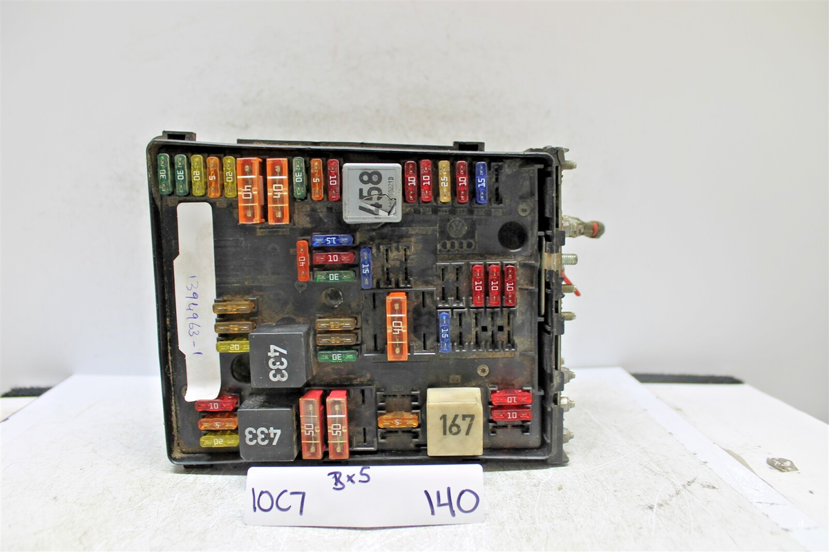1K0937124H Volkswagen Golf Fuse Box Relay Unit 13949631 Module 140 1K0937124H Volkswagen Golf Fuse Box Relay Unit 13949631 Module 140