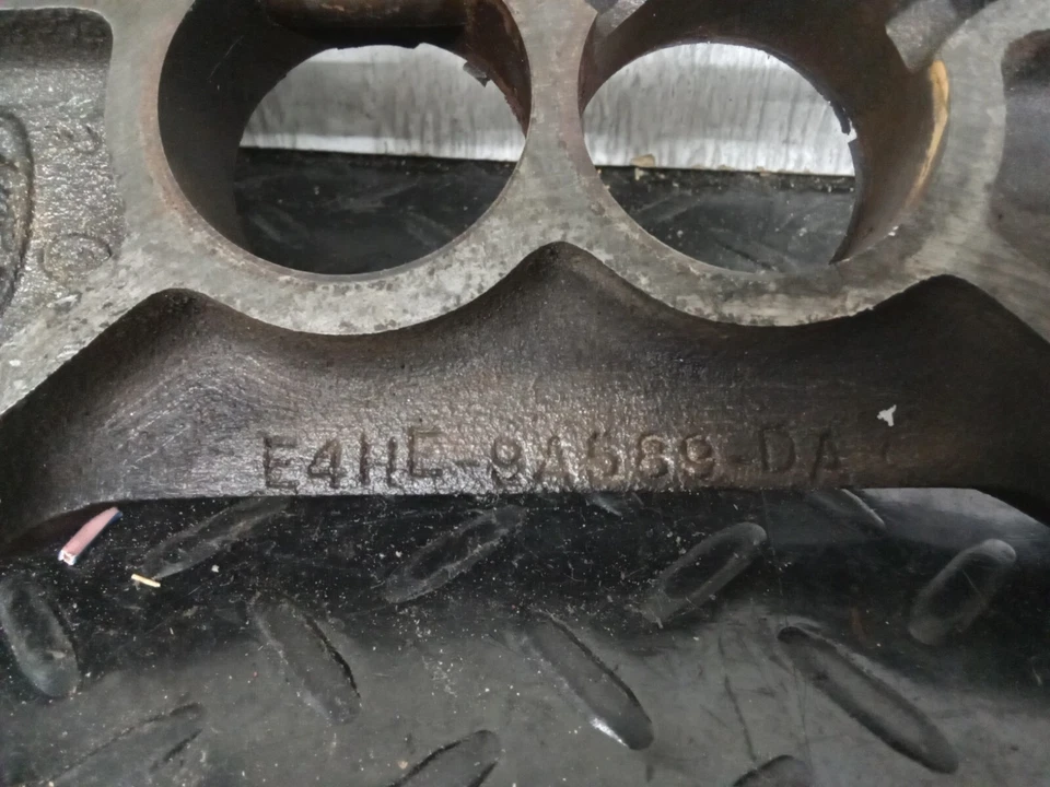 OEM 1984-1987 Ford F250 F350 7.5L Intake Carburetor Spacer | E4HE-9A589-DA - Image 4 of 4