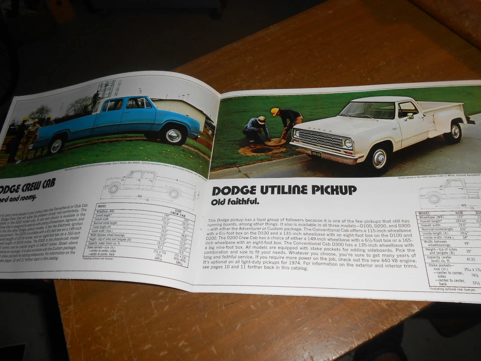 Folleto de concesionario de fábrica nuevos modelos camioneta Dodge D100 D200 D300 1974 Foto 4 de 4