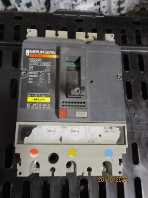 MERLIN GERIN COMPACT NS225E 200 AMP DREIPOLIGER MCCB SCHUTZSCHALTER