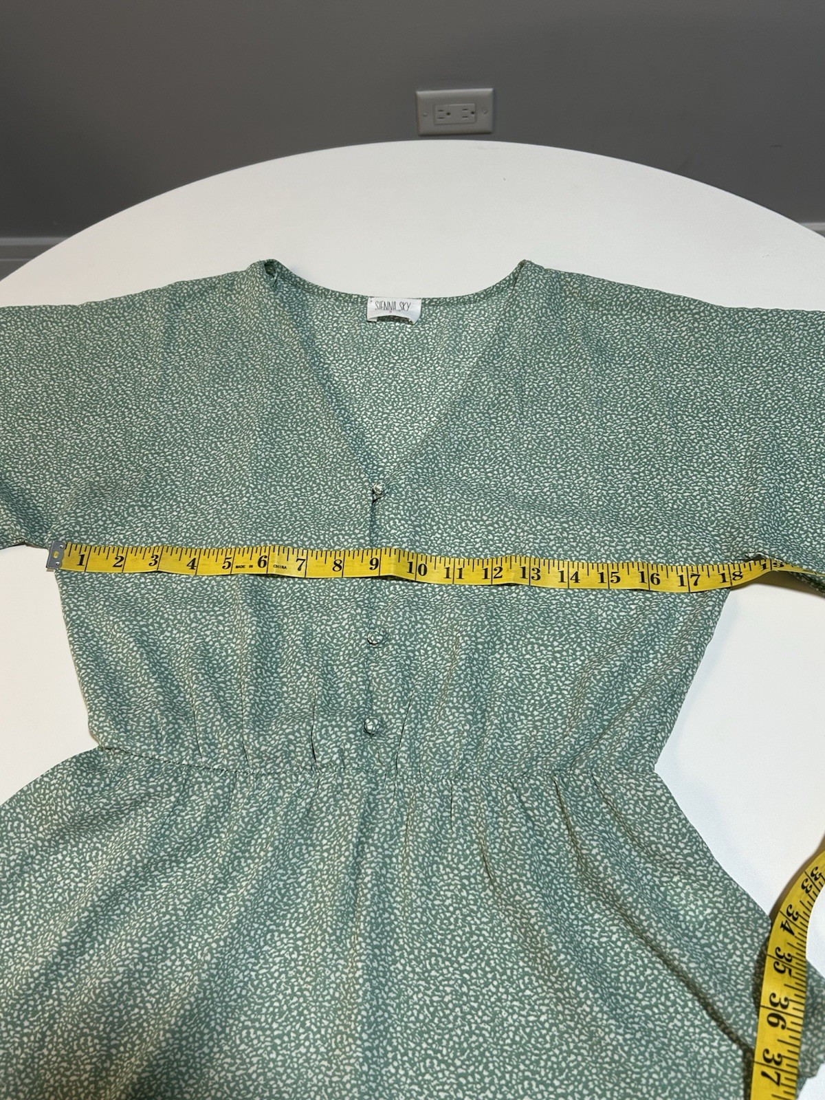 Sienna Sky Green V-Neck Short Sleeve Peplum Blouse Top Women’s Size S