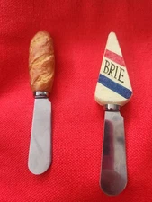 Boston Warehouse Cheese Butter Knife Brie And Bread Design Set Of 2