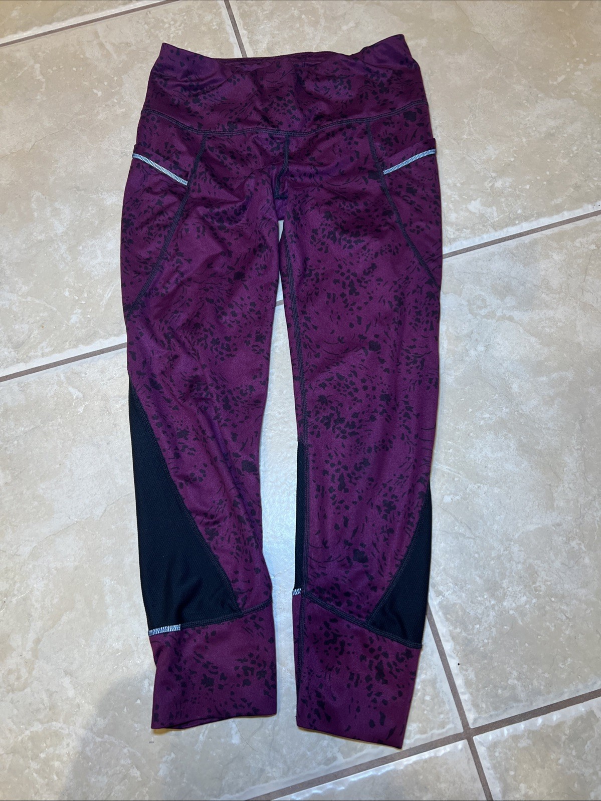 Athleta Relay 2.0 Maroon/Black Capri leggings mesh calf panels Size XS