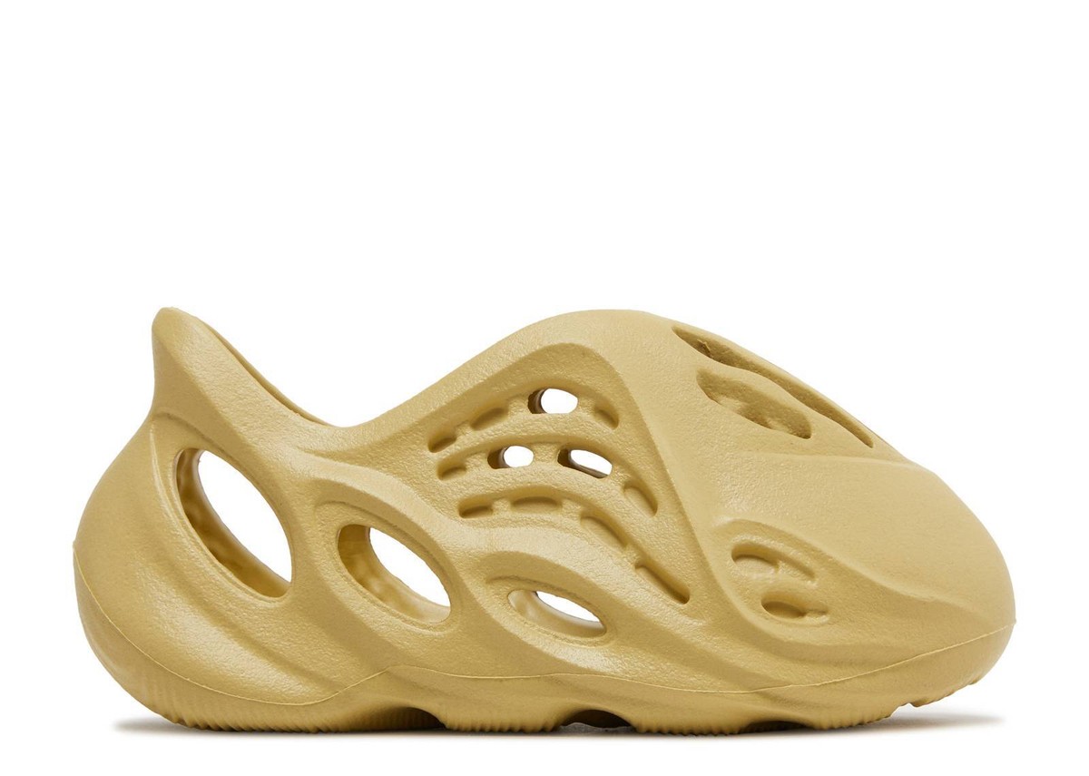  yeezy form サンダル　28.5 Adidas Yeezy Foam Runner RNNR HP5348 SULFUR Infants Size 9K