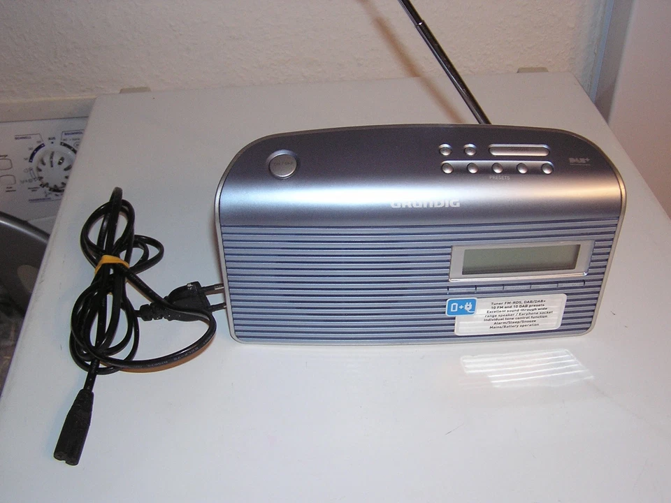 Grundig Music 7000 DAB/DAB+ Radiowecker Top Zustand - Bild 3 von 4