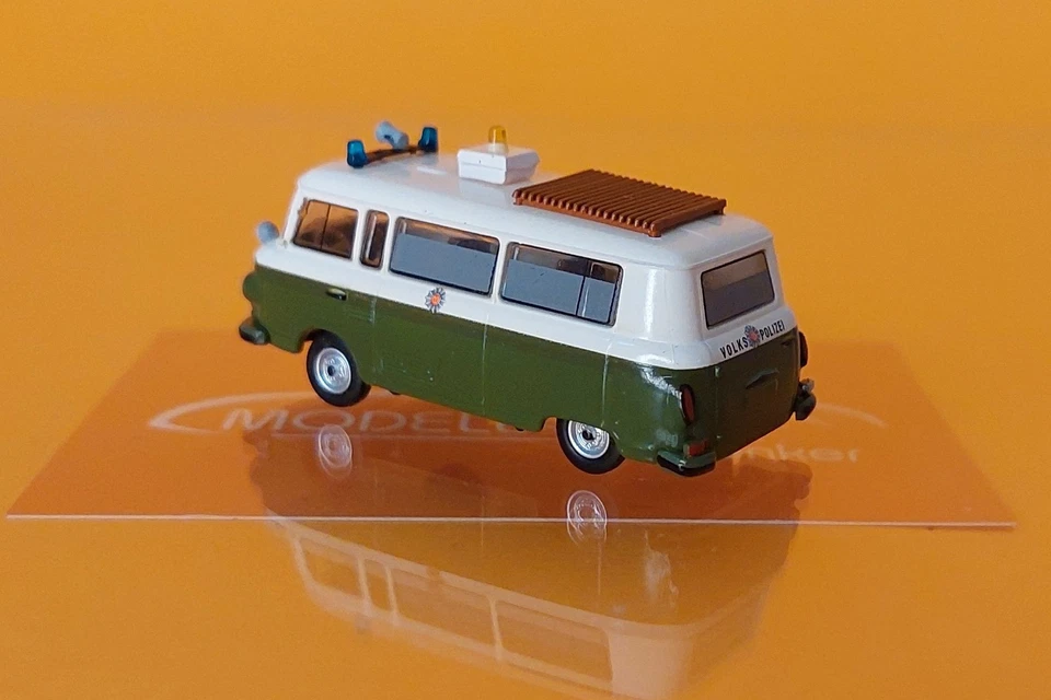 Brekina MCZ 03-419 IFA Barkas B1000 Volkspolizei - "VUB mit Kurbelmast" 1:87 NEU - Bild 3 von 3