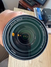 Nikon AF-S DX NIKKOR 18-300mm f / 3.5-5.6G ED VR Lens used nice w/hoya filter