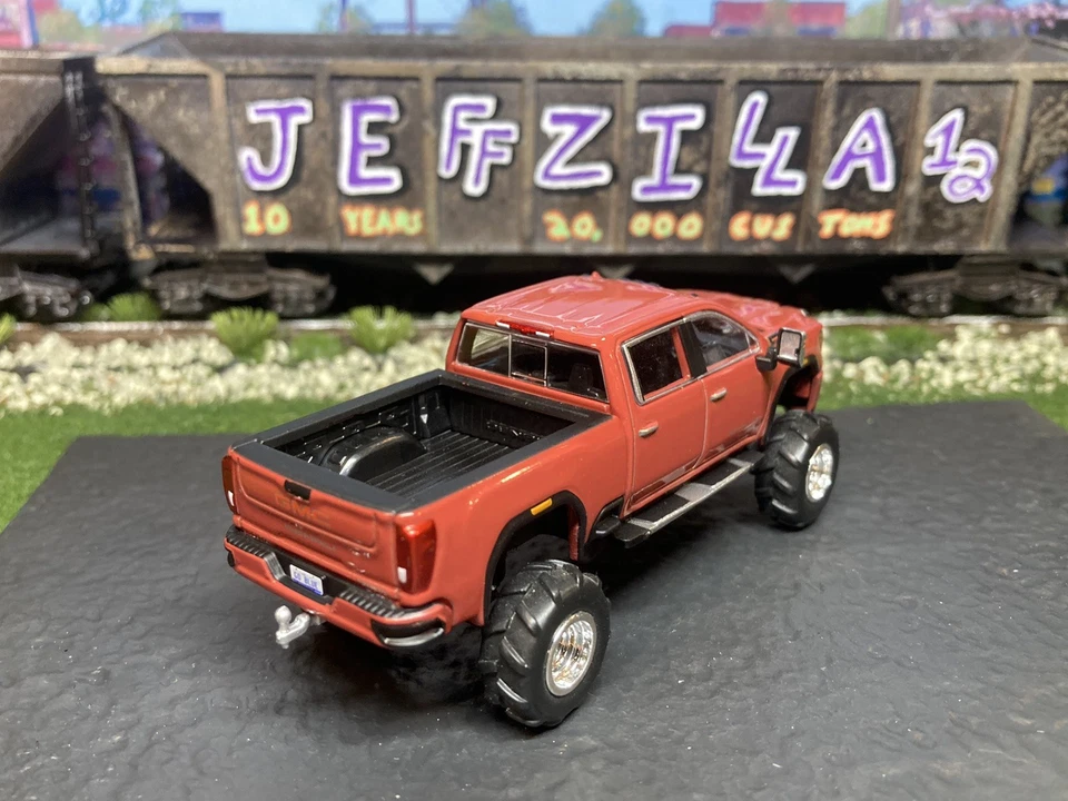 2022 GMC Sierra 2500 HD Lifted 4x4 Truck 1/64 Diecast Custom Duramax Greenlight - Image 3 of 4