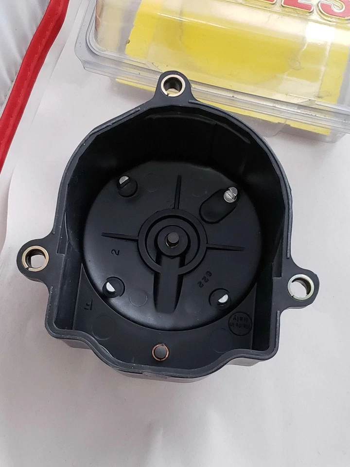 Wells DR940 Ignition Distributor Cap NOS - Image 3 of 3
