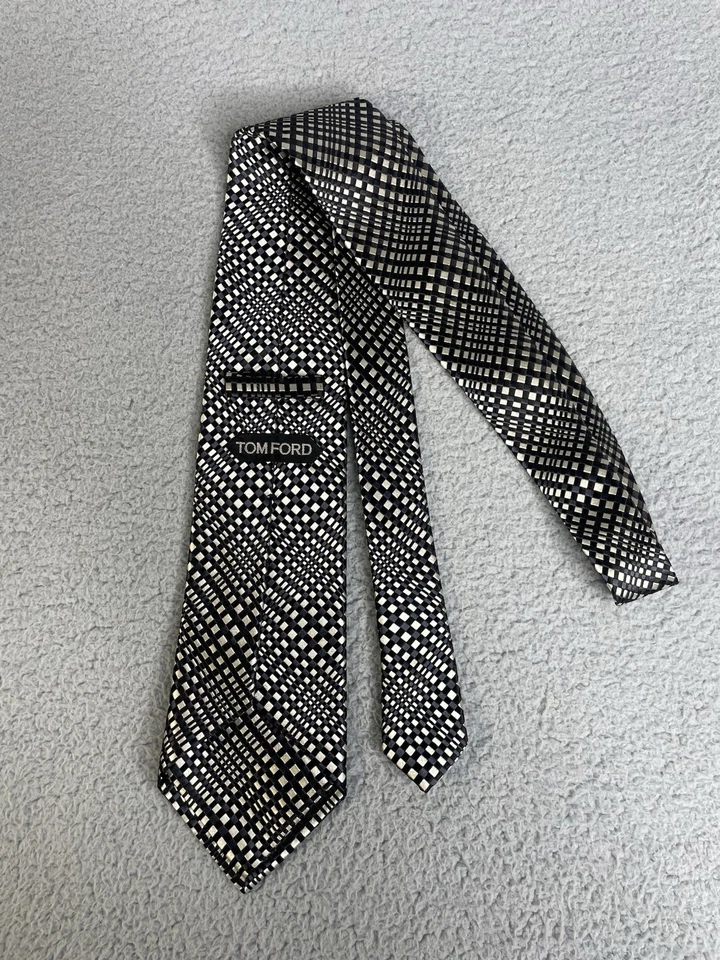 Corbata de seda Tom Ford negra a cuadros diamante hecha en Italia Foto 4 de 4