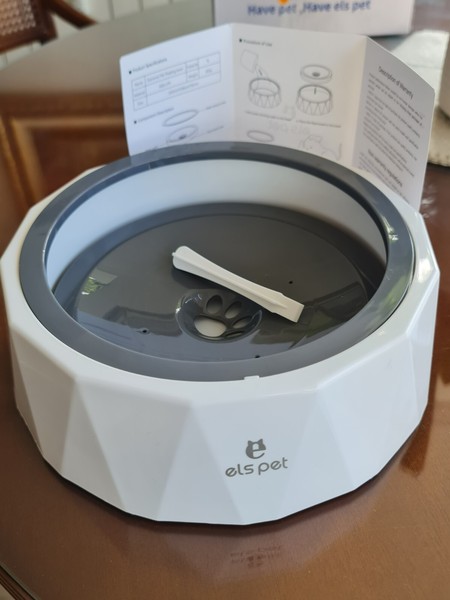 Bowl cuenco bebedero para perros antiderrames con disco flotante.