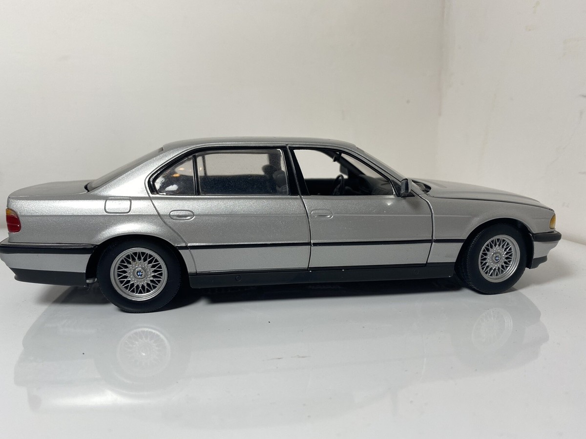PAULS MODEL ART DIE CAST 1/24 SCALE 1994 BMW SERIES 7 750il