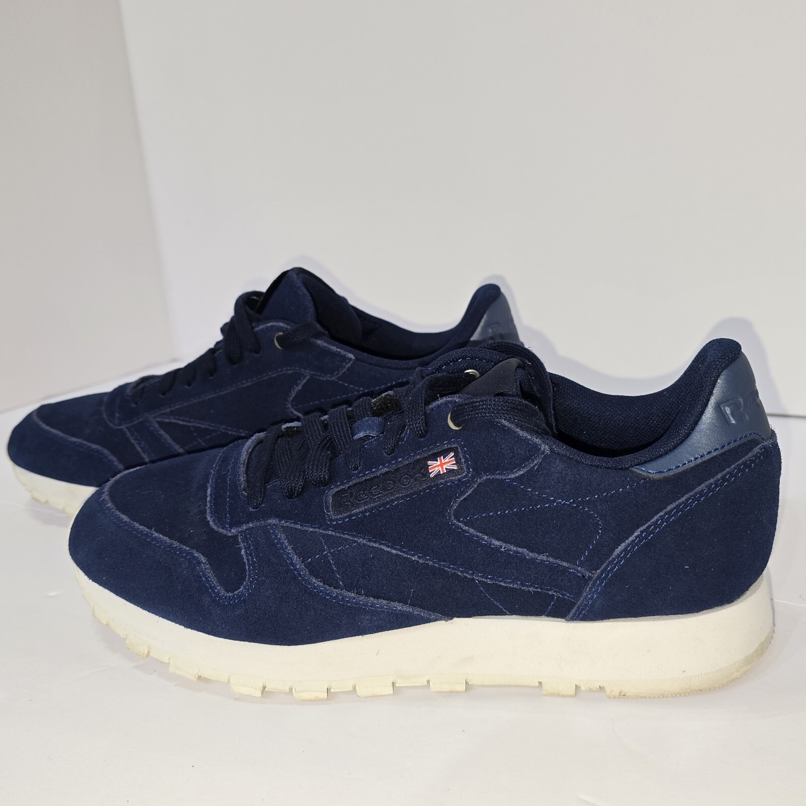 Reebok Classic Men's Sneakers in Size 8 Dark Style