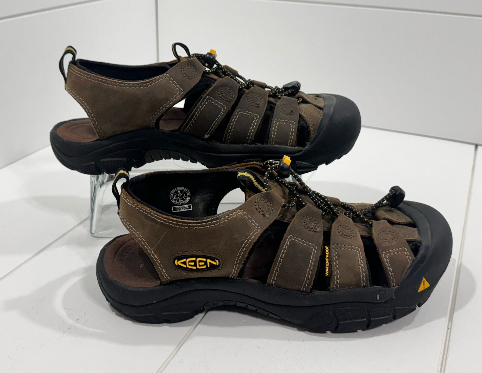 KEEN Newport H2 Sandali da trekking impermeabili in pelle marrone (1001870) Uomo taglia 9