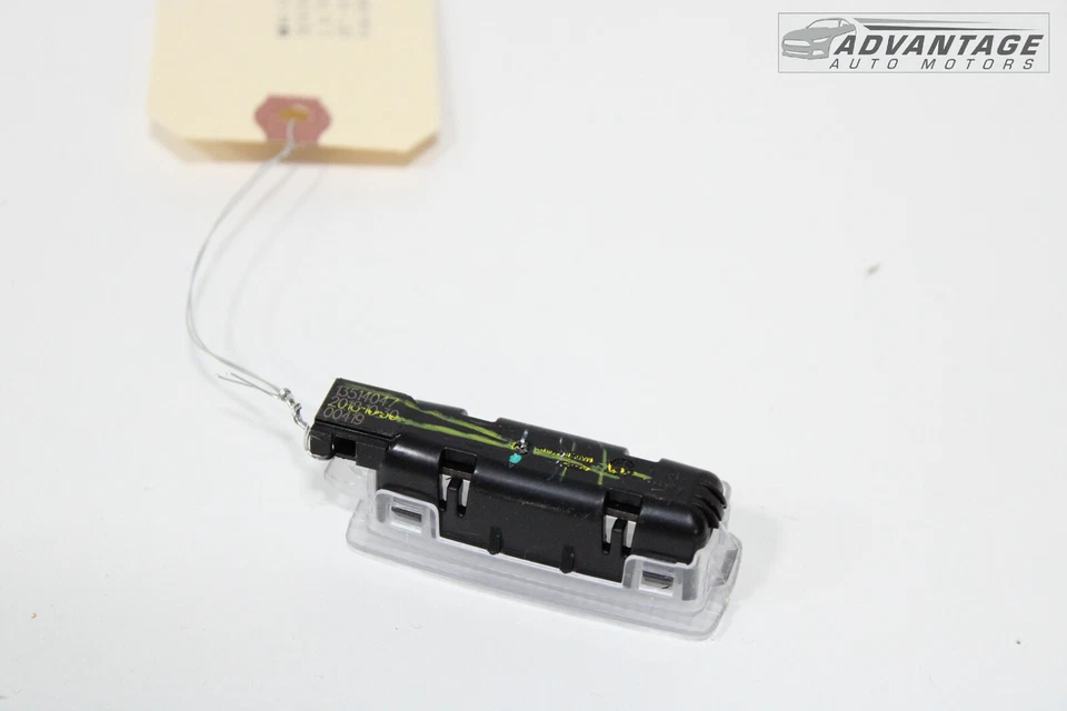 Chevrolet Blazer 2019-2022 puerta trasera puerta levadiza puerta trasera luz de cortesía OEM Foto 3 de 4