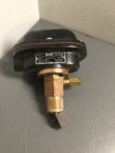 NEW, MCDONNELL & MILLER, FS7-4W, 1-1/4", FLOW SWITCH, NEMA-4X, (7-TOP