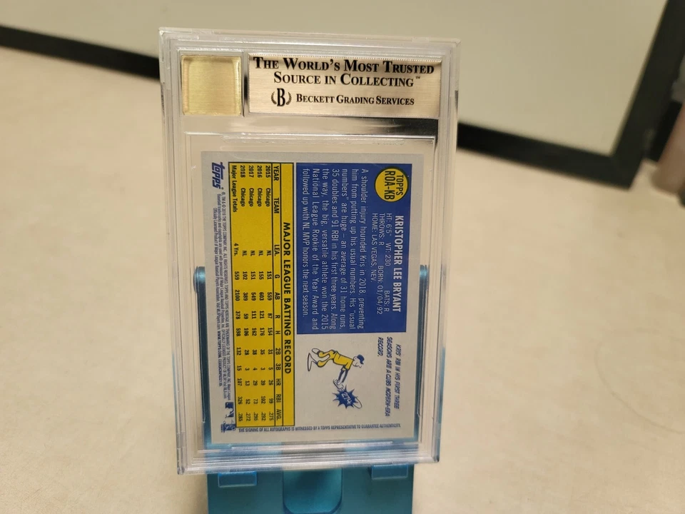 2019 Topps Heritage Real One Auto Red Ink Kris Bryant /70 BGS 9.5/10 T6843 - Image 4 of 4