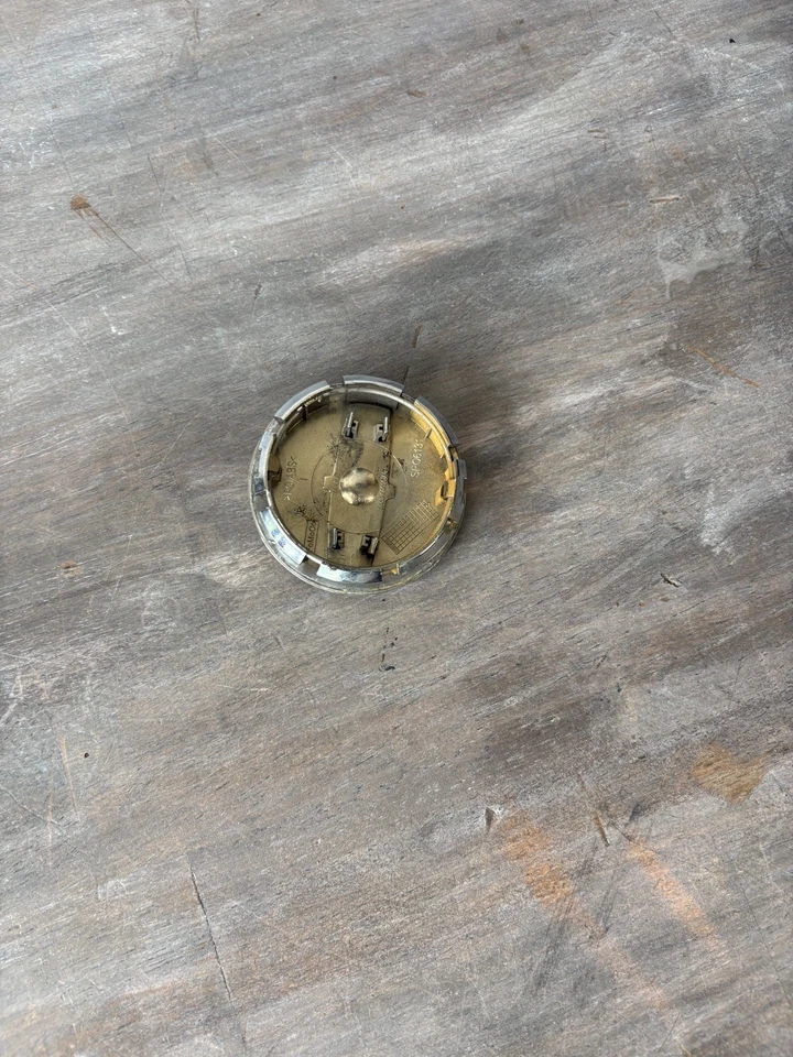 Tapa central Lincoln OEM 2009-2013 MKT MKX MKX cromada 2 5/8" 8A53-1A096-AB Foto 2 de 3