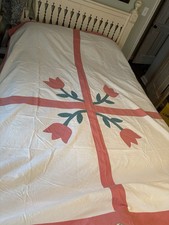 Beautiful Antique Tulip Quilt / Coverlet. Excellent Condition 70x92  