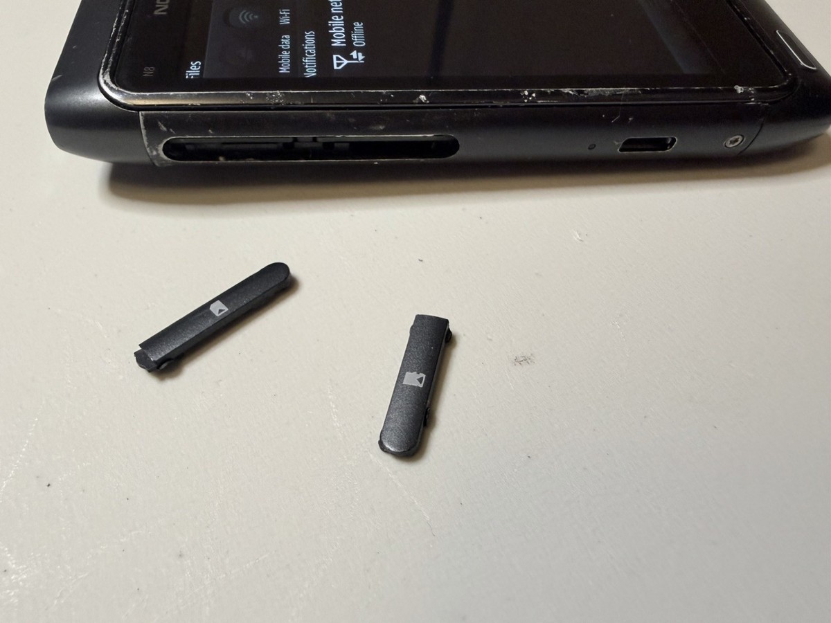 Nokia N8 16GB Carl Zeiss 12MP Camera Classic Symbian Smartphone
