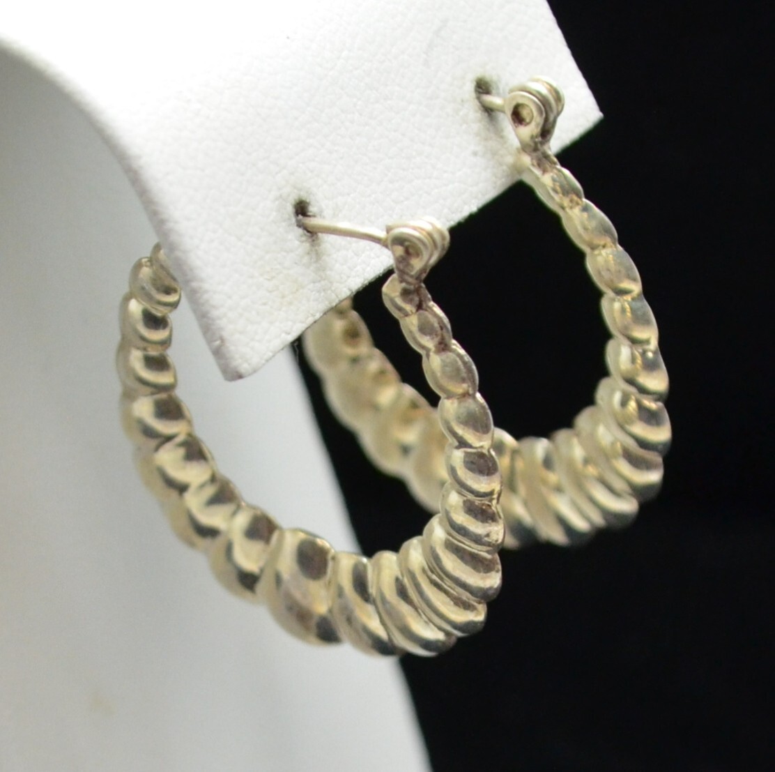 Sterling Silver Pretty Patterned Hoop Earrings #F… - image 2