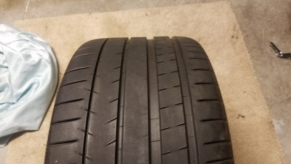 CASI NUEVO 1 NEUMÁTICO MICHELIN PILOT SUPER SPORT ZP ZERO P245/40/ZR18 93Y Foto 3 de 4