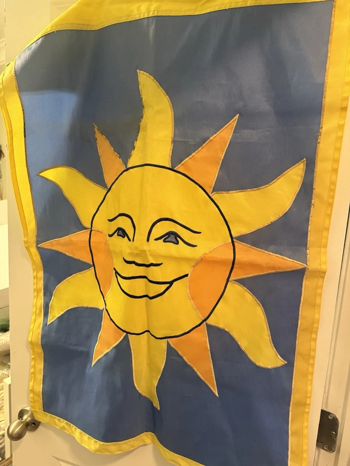 复古微笑太阳花园旗帜黄色和蓝色贴花 27x32 英寸 — 第 4/4 张图片