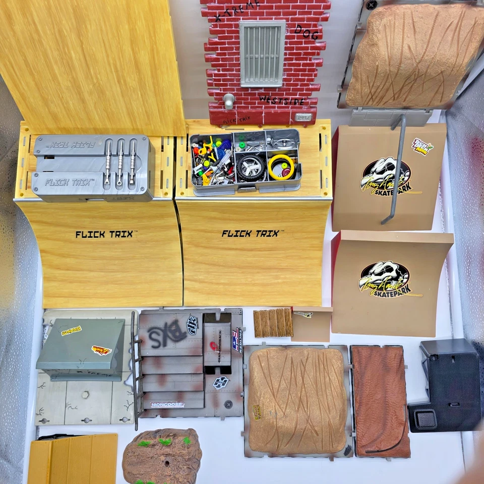 JAKKS Flick Trix Lote de rampas y muchas piezas de bicicleta y monopatín. Foto 2 de 4