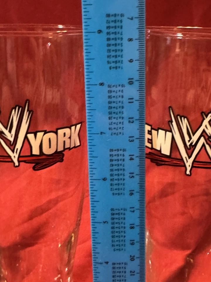 Juego de 2 vasos de pinta WWE New York Times Square - Coleccionables de lucha libre raros Foto 2 de 2