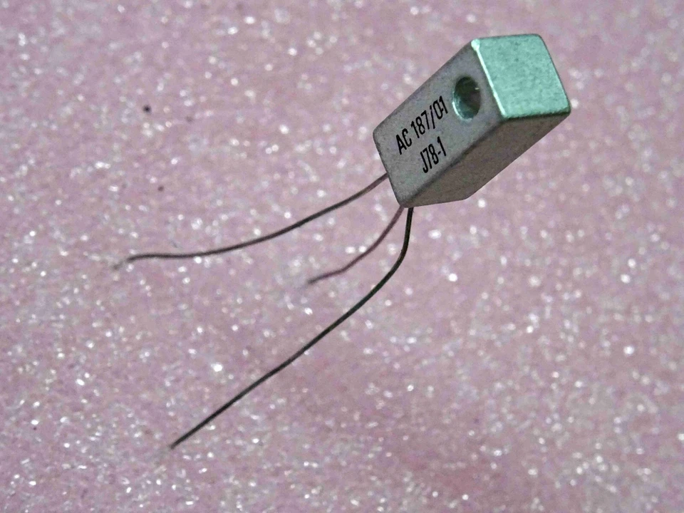 transistor germanium AC 187 /01 ~ AC187/01 Ge NPN ~ Vce 15V, Ic 2A